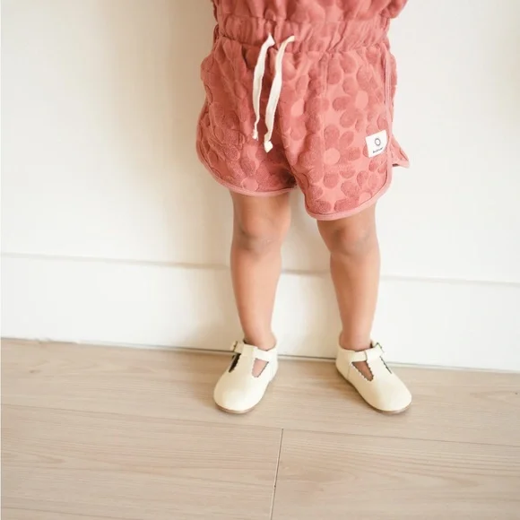 Riley T-Straps - Scalloped - Pale Yellow - Picture 13 of 15